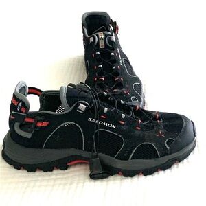Salomon Techamphibians
HIKING—PADDLING—WALKING
Size 7 1/2